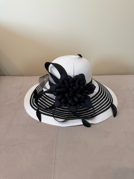 Plaza Suite Black and White Hat main image 4